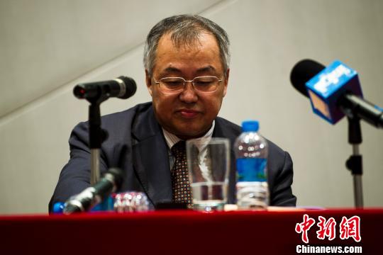 顾雏军与其律师陈有西在广州举办记者见面会。 龙宇阳 摄