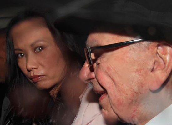 传默多克前妻只分1亿 邓文迪或将离婚诉诸法庭