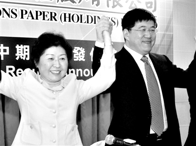 玖龙纸业董事长张茵左与丈夫刘名中。图/IC