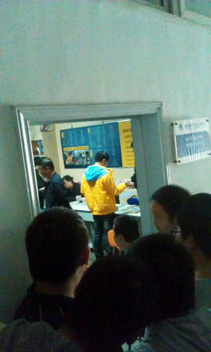 女大学生返校途中意外身亡 初步判定为刑事案件全校男性被验DNA