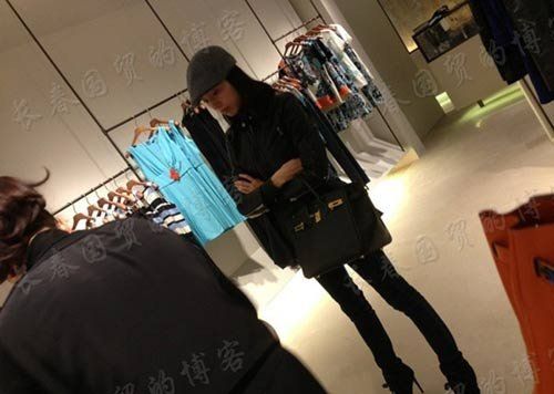 董洁婚变后素颜抱子外出暴瘦 正办离婚程序(组图)