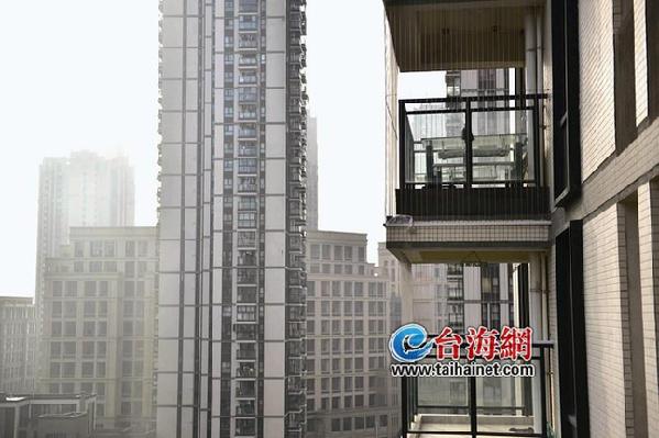 住宅工程质量新规下月实施 高层住宅阳台禁用玻璃挡板